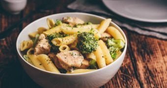Paste cu pui și broccoli – cum să completezi aportul nutrițional al acestui preparat