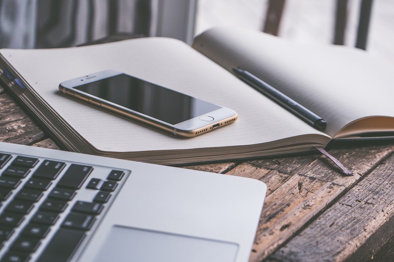 am uitat parola facebook si email